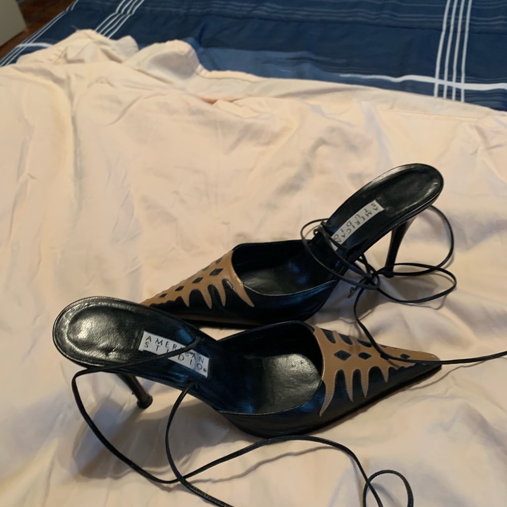 Tan & black heel